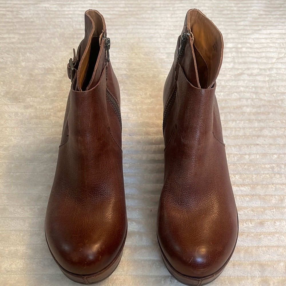 Kork-Ease booties, sized 10